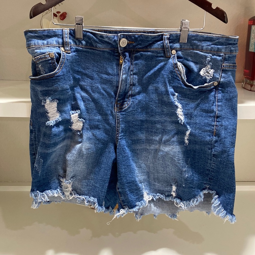Eloquii distress short size 18